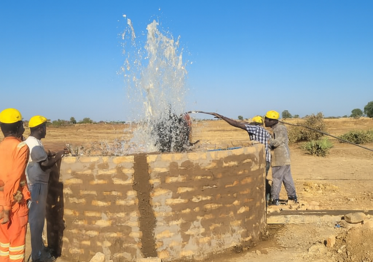 Réalisation Forage équipé de PMH, pour World Vision